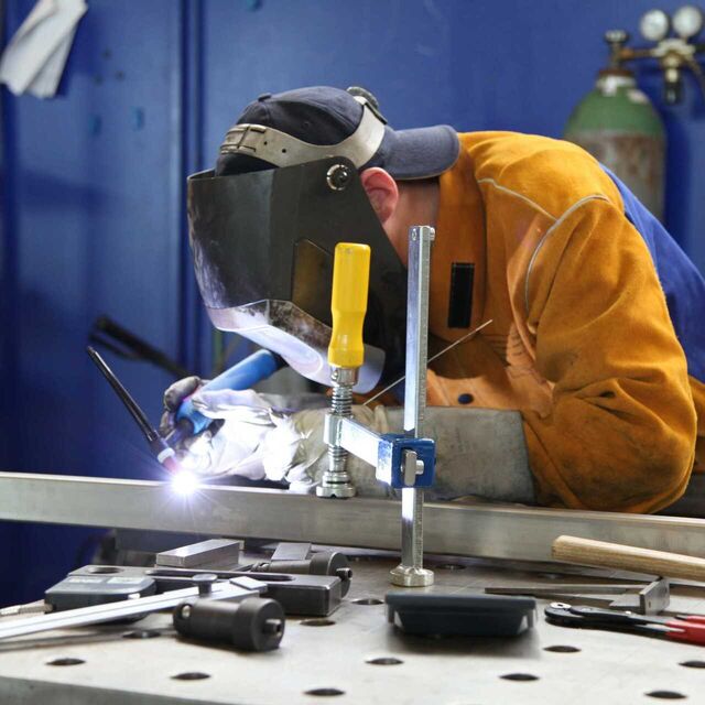 工場内の製造業務